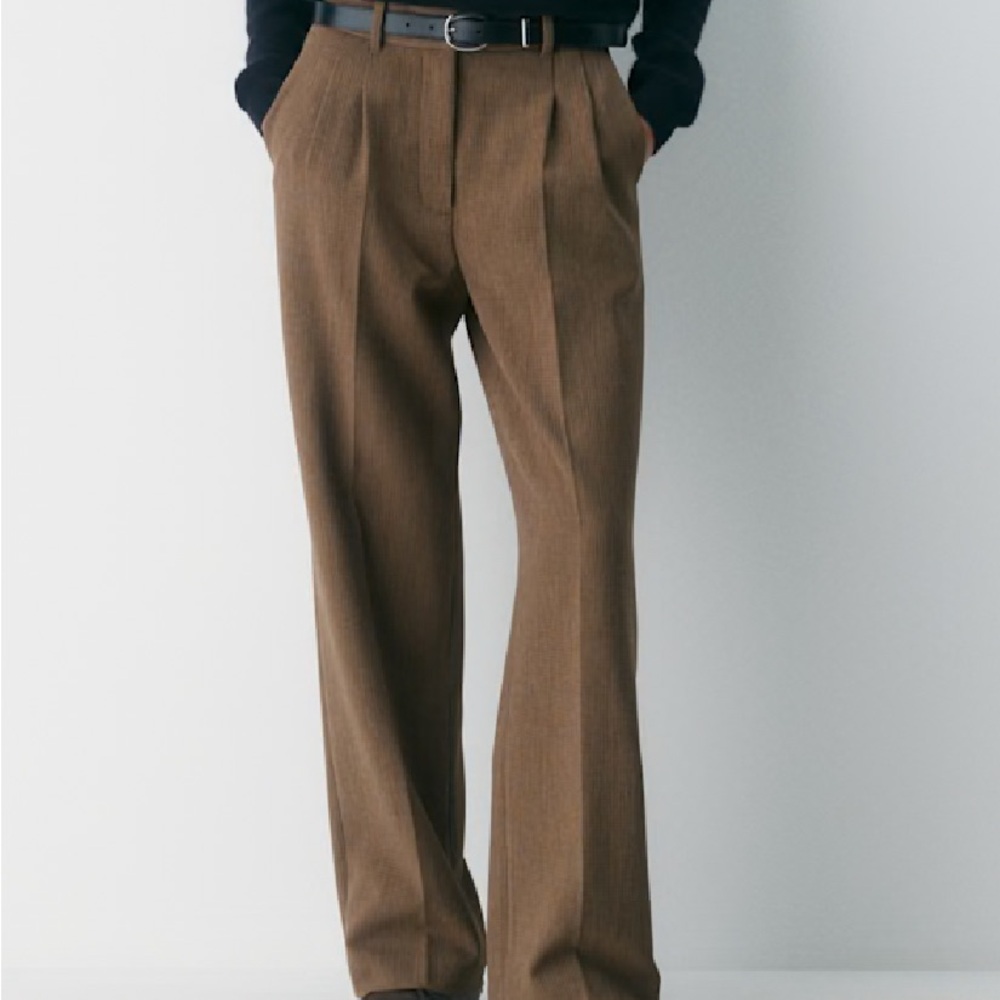 Aritzia Low-Rise the Effortless Pant (Re)ssential - Picture 8 of 11